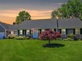 25 Mary Ln, Portsmouth, RI 02871