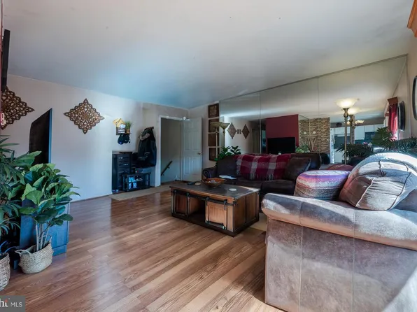 73 Oxford Vlg, Egg Harbor Township, NJ 08234