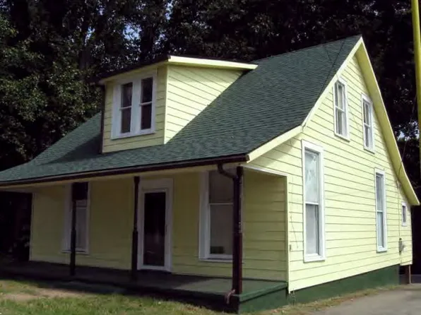 1033 Memorial Blvd S, Martinsville, VA 24112