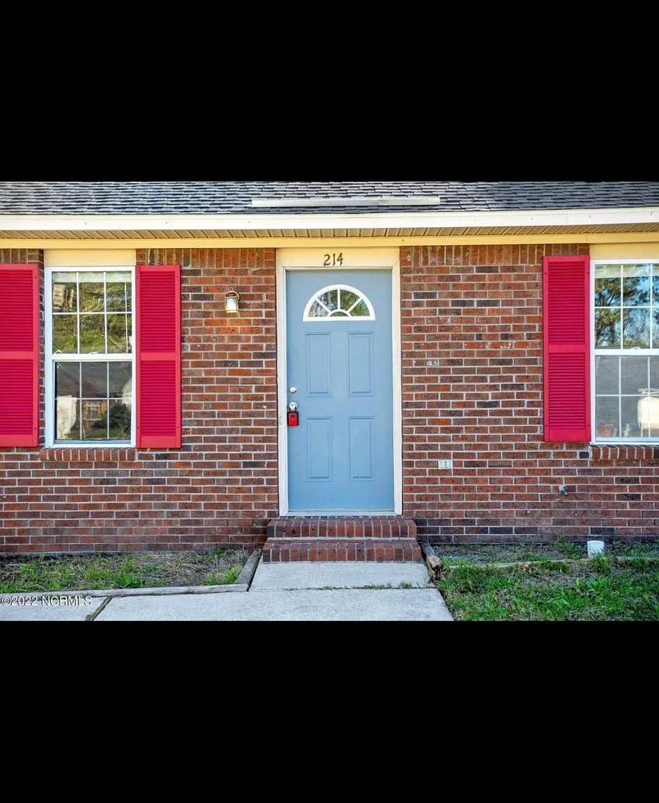 214 Live Oak Ct — Photo 2