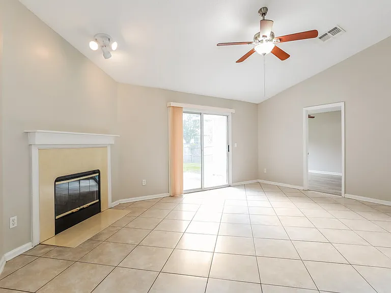 8137 Leafcrest Dr — Photo 4