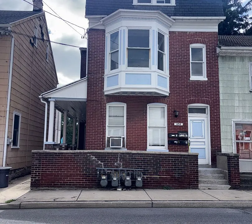 654 W College Ave #2