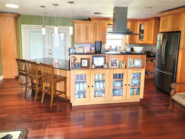 5203 Presidential St, Seffner, FL 33584