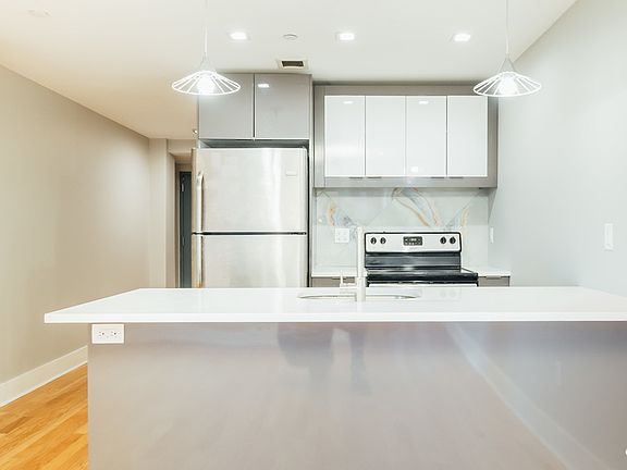 4th image of 115 Erasmus St #62