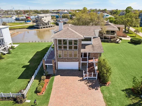807 N Shore Dr, Clear Lake Shores, TX 77565