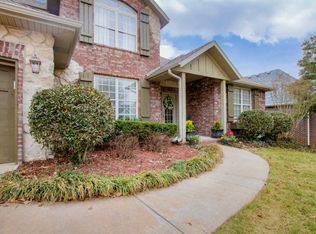 946 E Gaslight Dr, Springfield, MO 65810