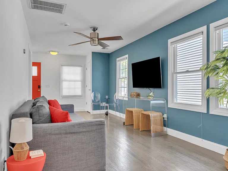 1822 Parkway #1 — Photo 2