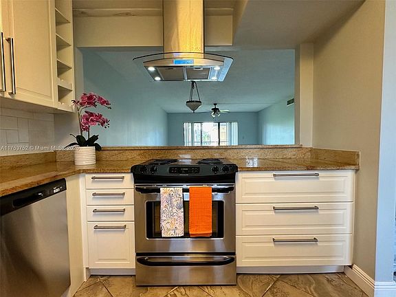 2nd image of 307 Lakeview Dr APT 203