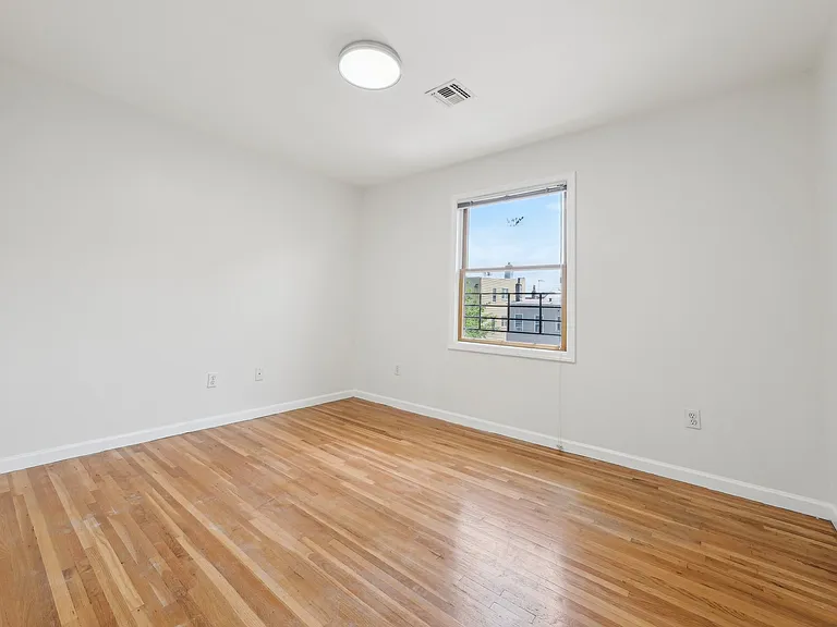68 Lincoln St #2 — Photo 16