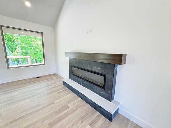 5th image of 4602 Maple Leaf Dr