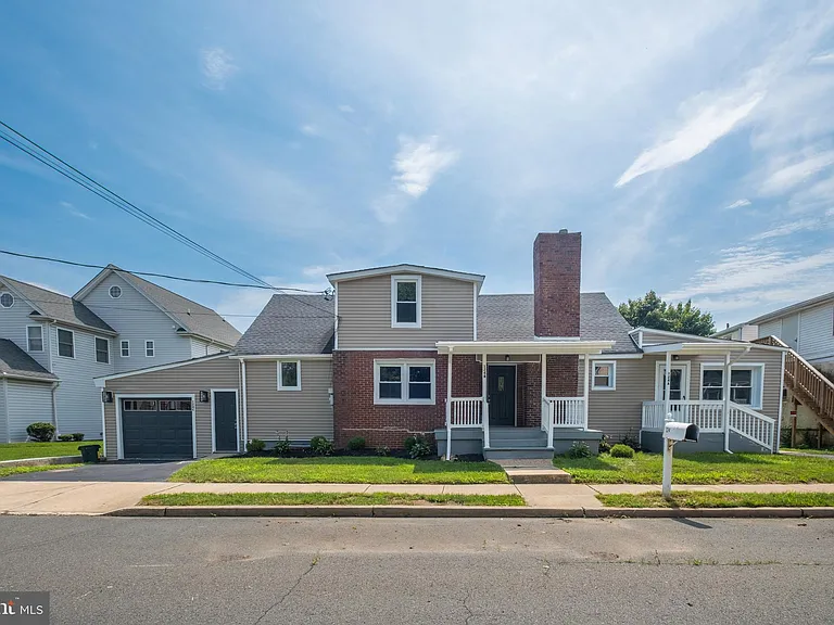124 Robbins Ave #A — Photo 1