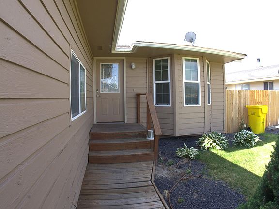 3rd image of 1638 SW 1st Pl