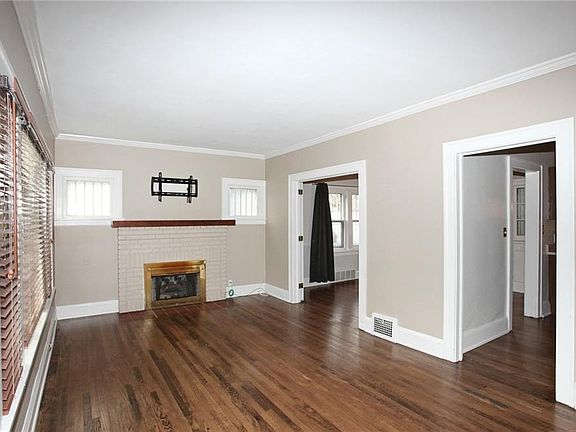 4th image of 2164 Glenbury Ave