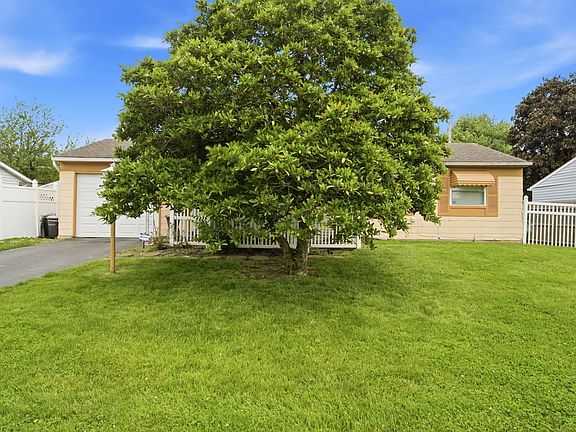 3rd image of 3532 Tremaine Rd