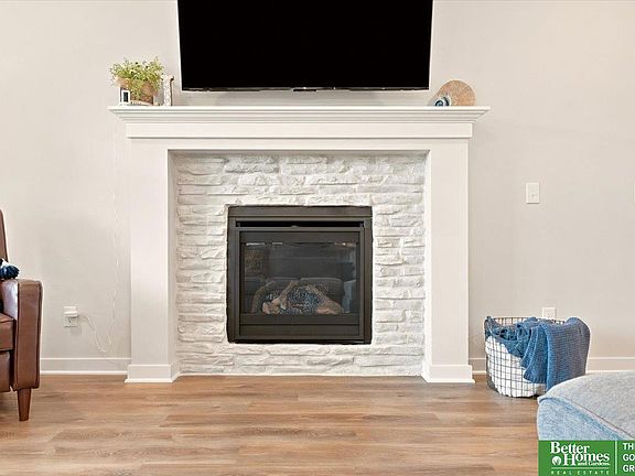 5th image of 16121 Isabella St