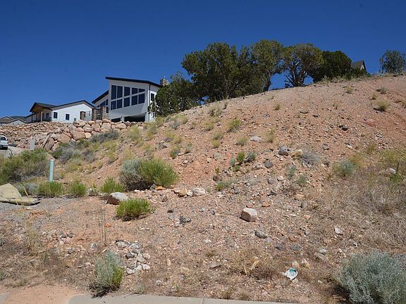 4th image of 137 S Chaparral Dr