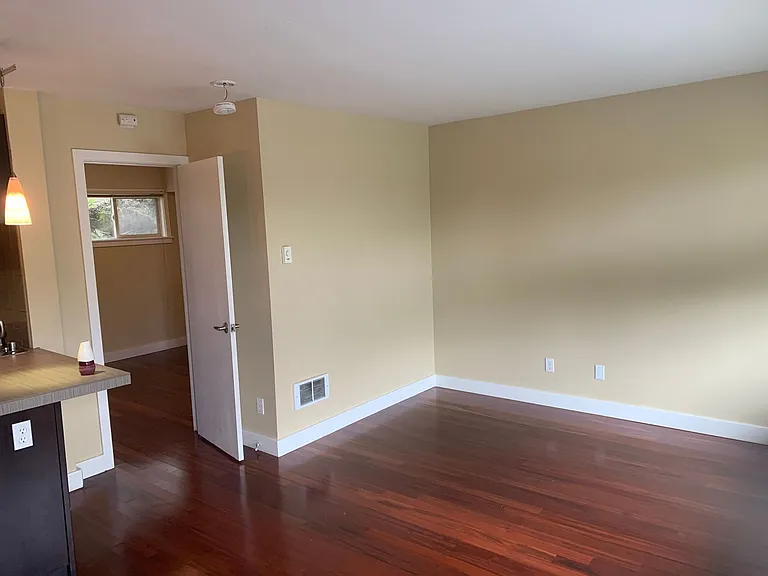 1401 S Holgate St — Photo 6