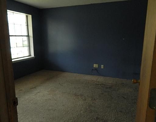3rd image of 2717 W Magnolia St