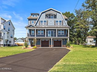 2 Lydia Pl, Middletown, NJ 07748