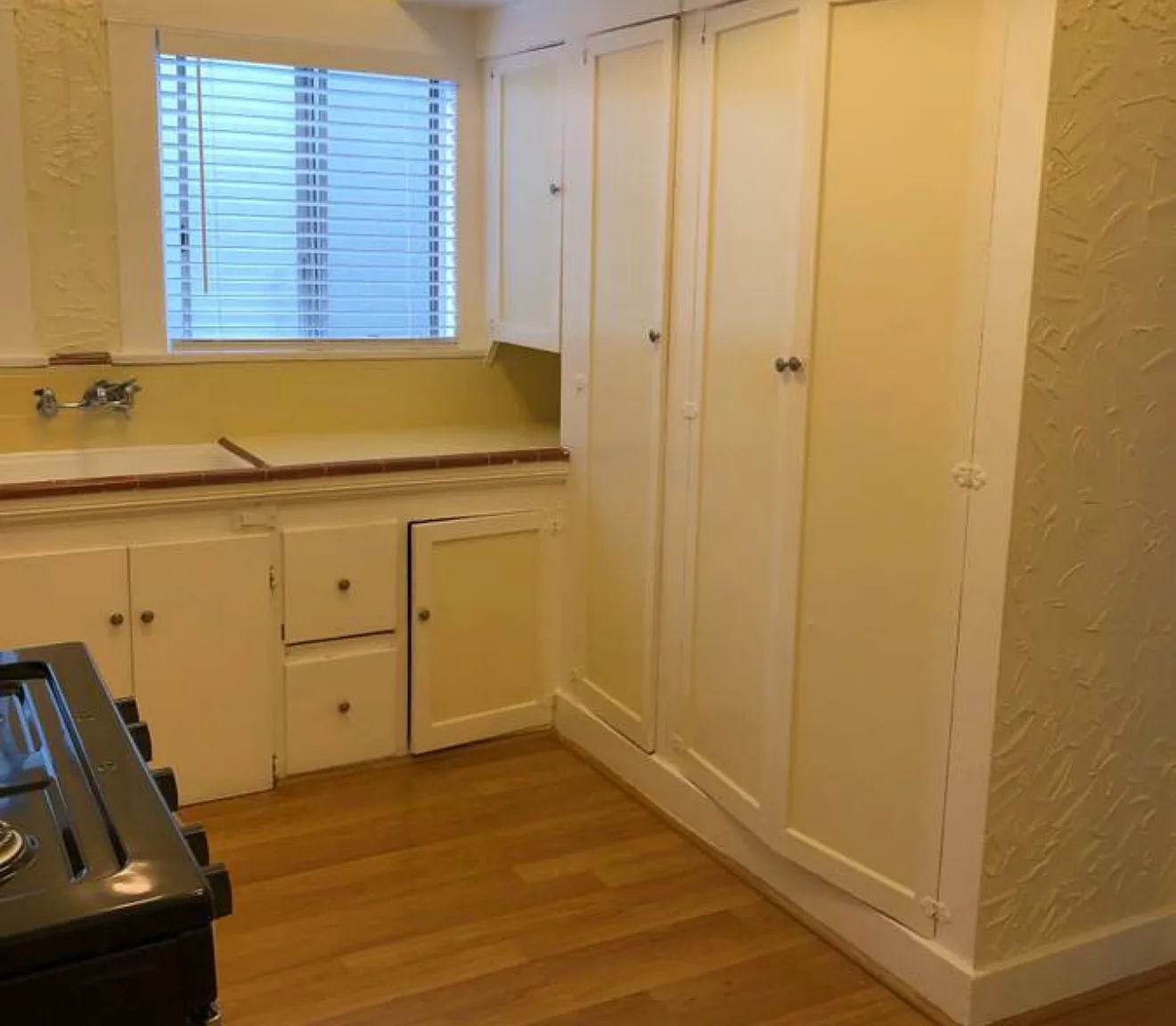 1 bed, 970 sqft, $1,895 — Photo 3
