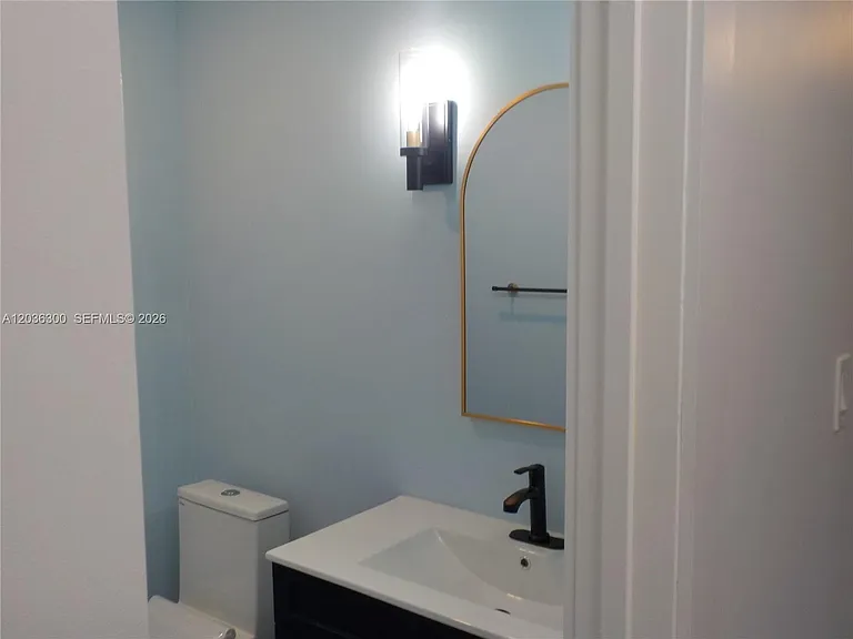 1565 Thumb Point Dr — Photo 40