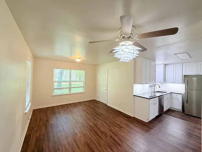 8701 Parkfield Dr — Photo 5