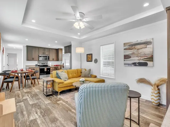 2 4th Ave, Ware, MA 01082
