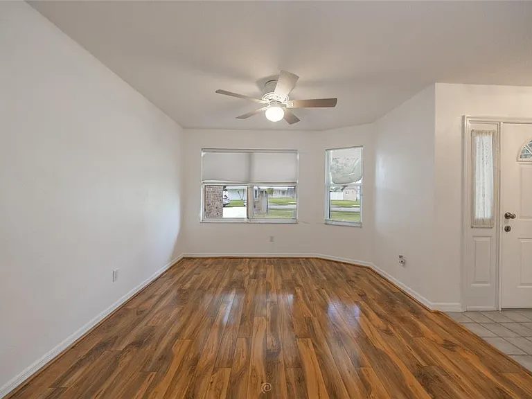 923 Sand Crest Dr — Photo 16