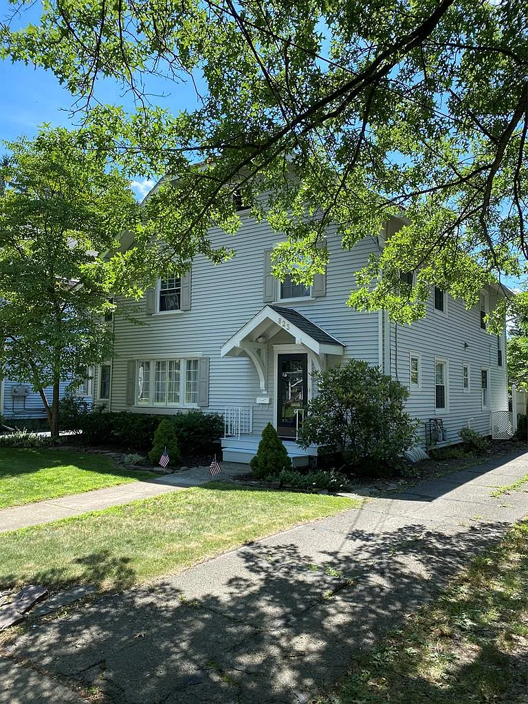 823 W Church St photo 1