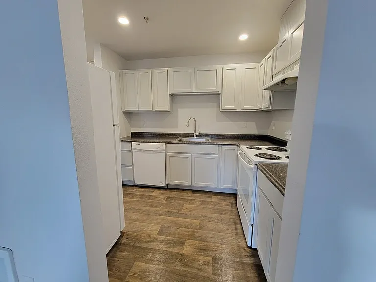 Mission View Flats — Photo 6