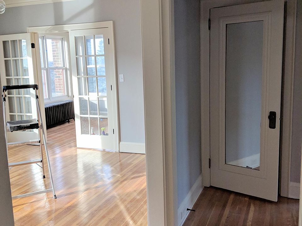 1st image of 2338 Marshall Ave APT 206