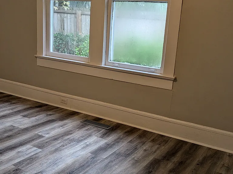 805 E Clay St — Photo 6