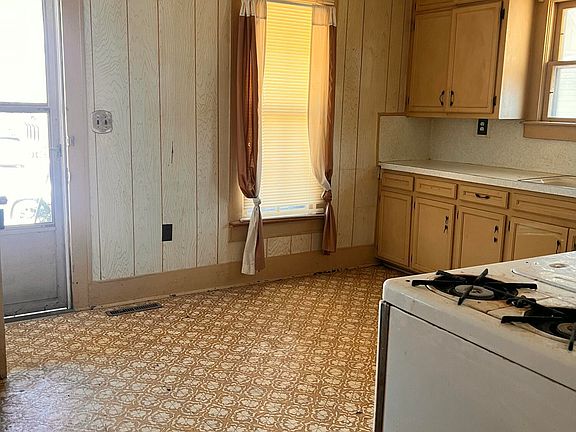 4th image of 414 Pine St