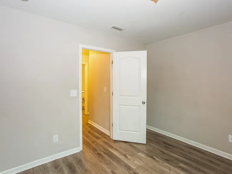 1083 Manston Pl SW — Photo 12