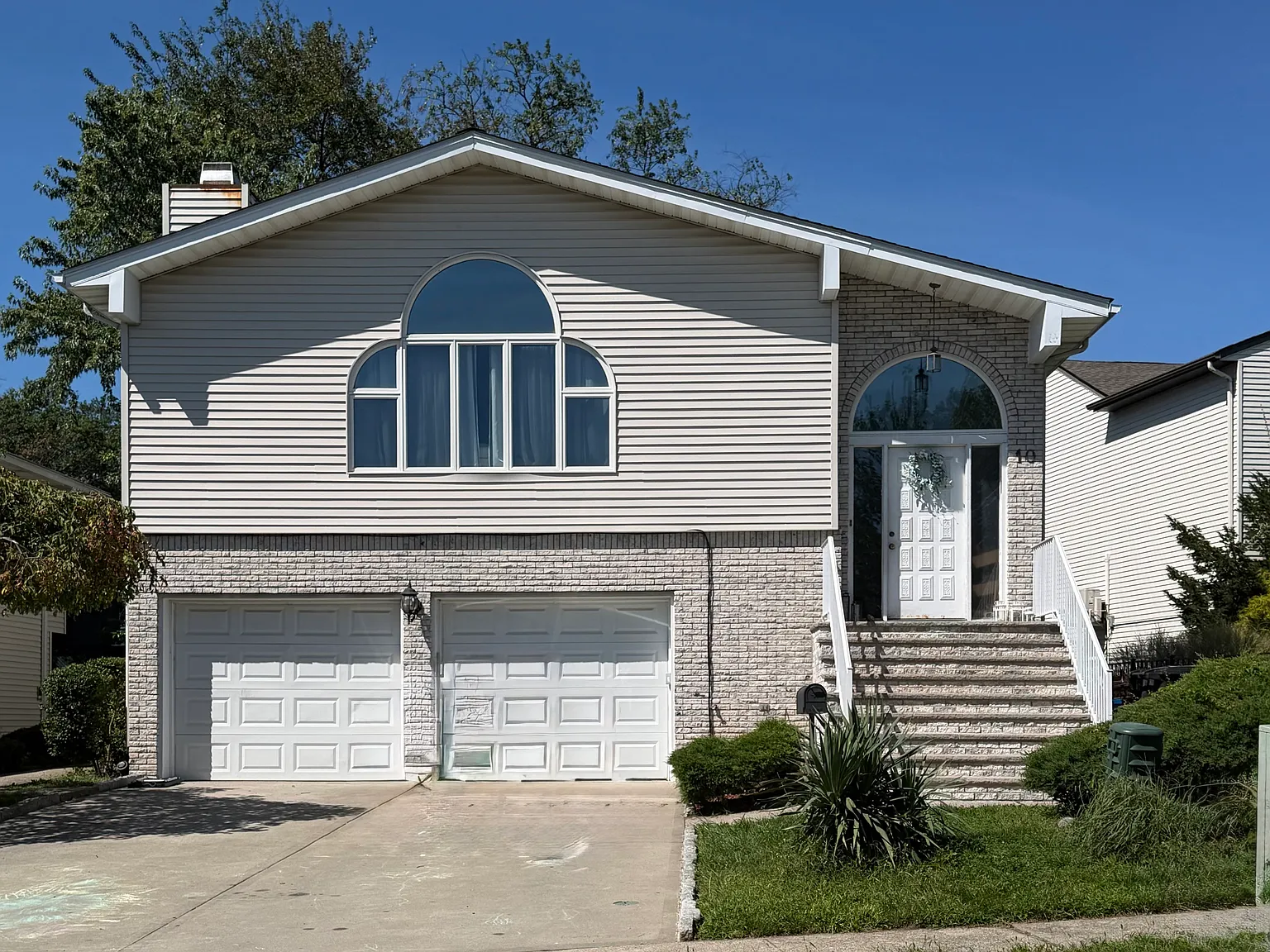 2 bed, $2,400 — Photo 1