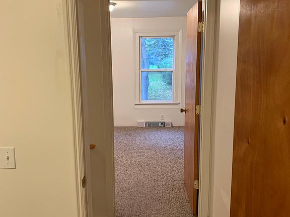 5th image of 606 Pine St