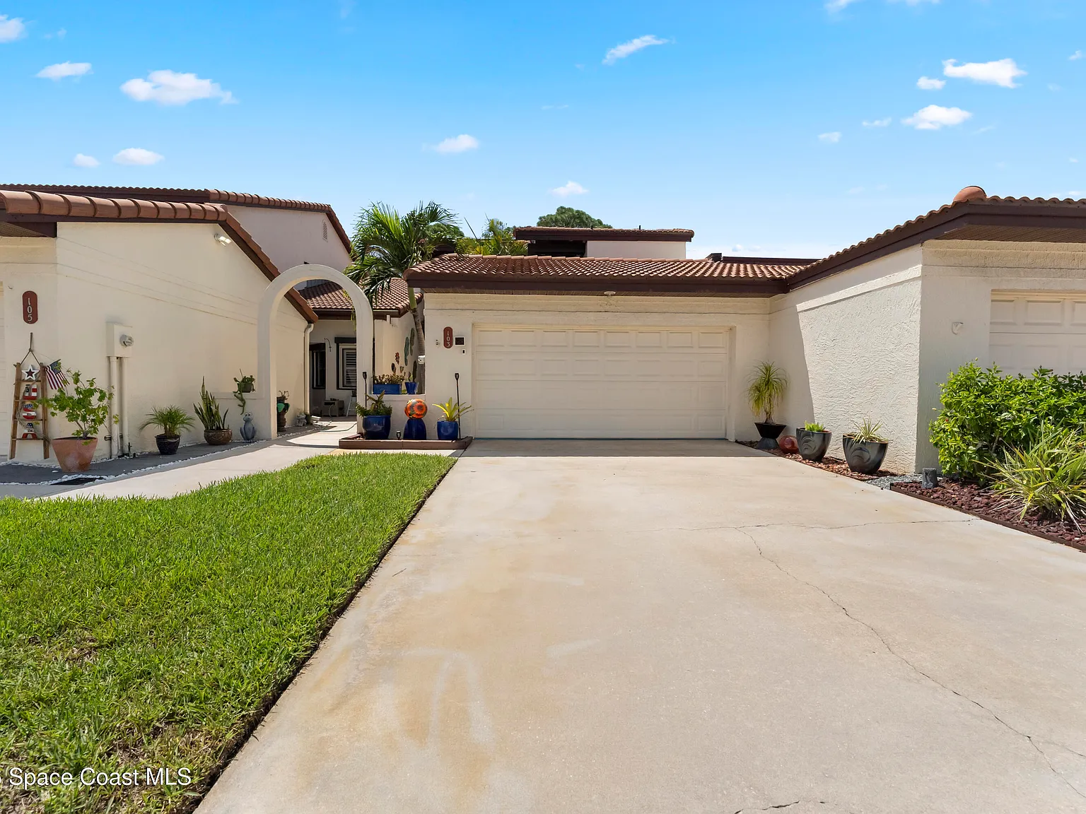 2 bed, 2.5 bath, 1793 sqft, $4,300 — Photo 1