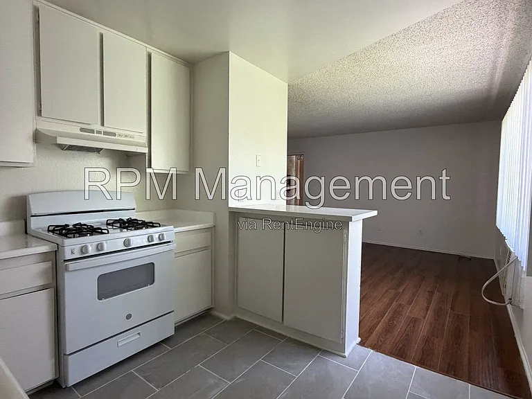 6920 Simpson Ave #6 — Photo 4