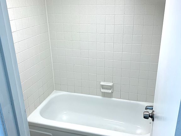 4th image of 243 Crest St APT 11