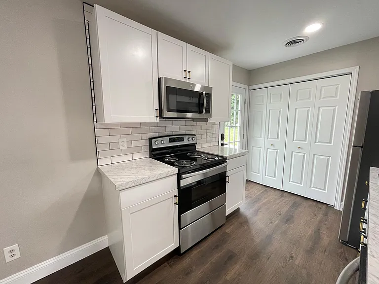 1054 Dalton Ln — Photo 10