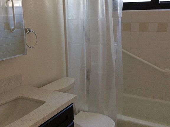 5th image of 633 Green Ave APT 3
