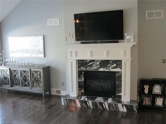 4th image of 118 Kingston Ct