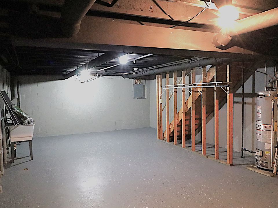 2nd image of 1005 Hillman St