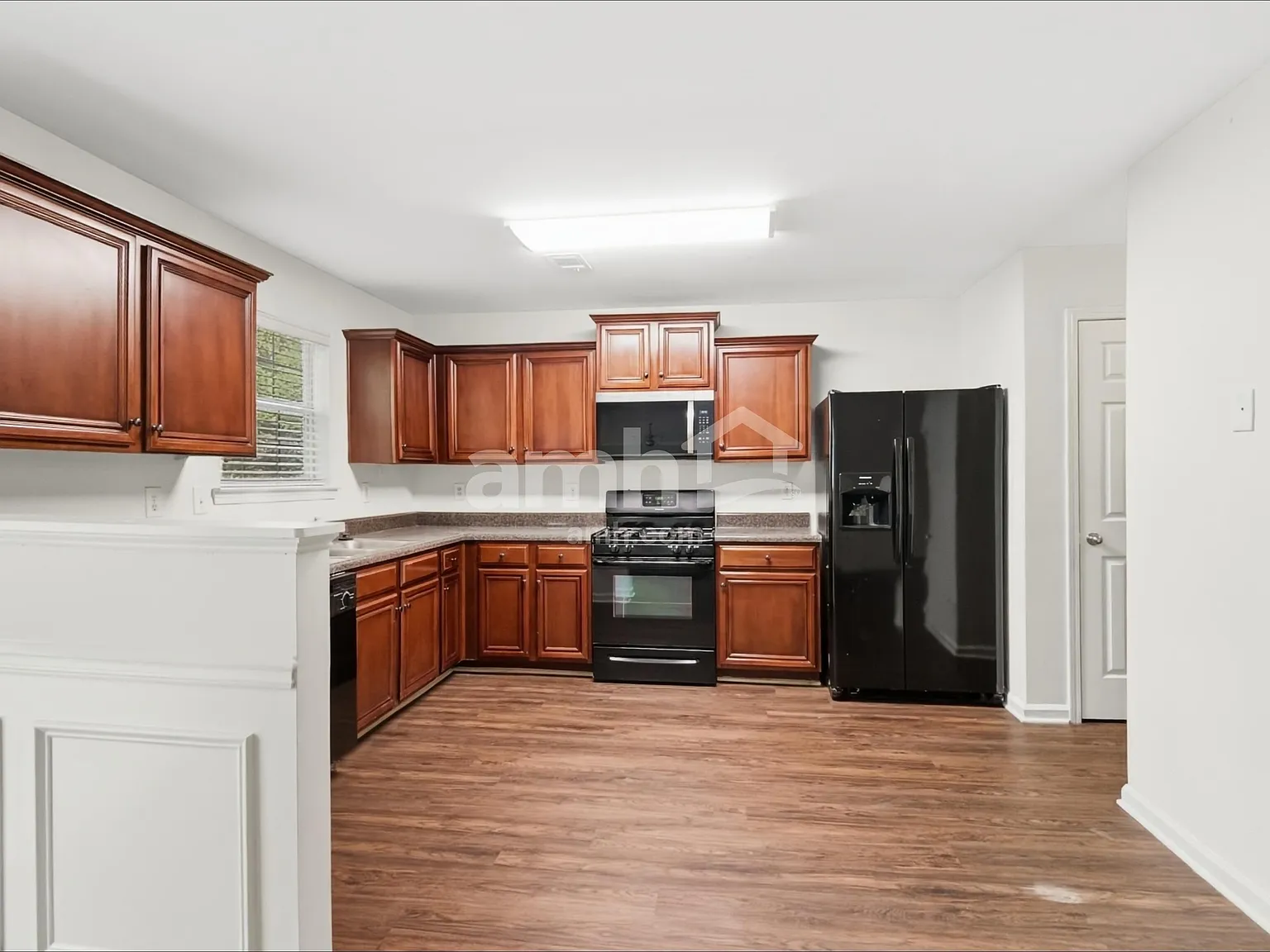 4 bed, 2.5 bath, 1900 sqft, $2,105 — Photo 3