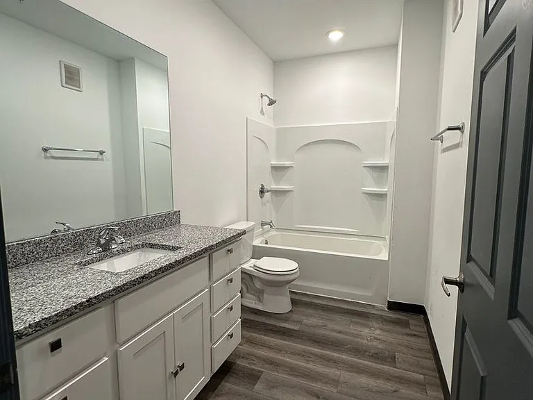 The Eastview — Photo 34