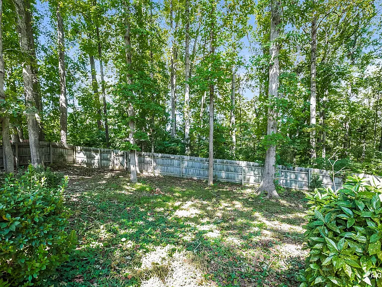 637 Nova Ave — Photo 13