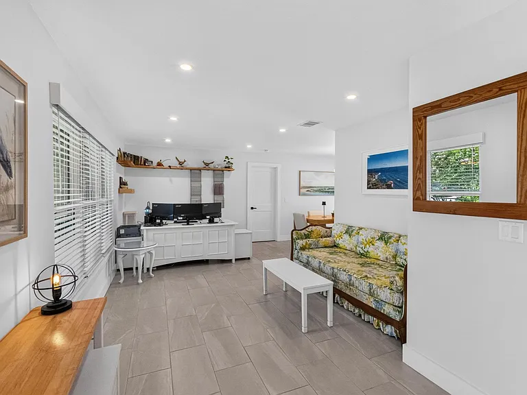 272 SW Fairchild Ave — Photo 5
