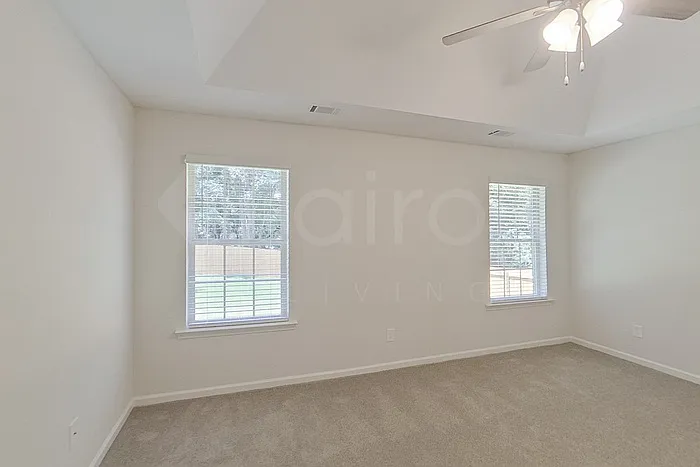 111 Live Oak Dr — Photo 17