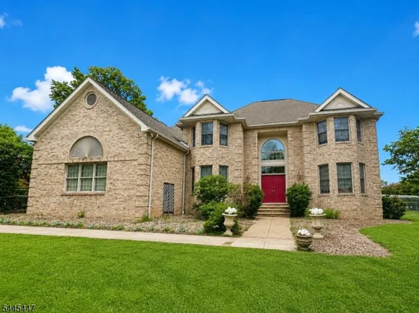 15 Scenic Dr, Ewing Twp., NJ 08628