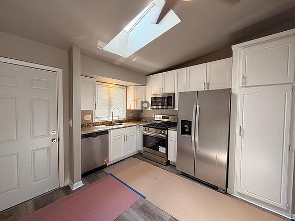 5th image of 160 Meadows Cir APT 160